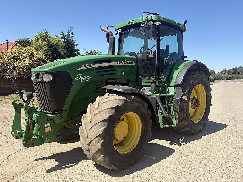E-FARM: John Deere 7820 - Tracteur - id MCLKN6A - 38 631 € - Année: 2006 - Lecture du nombre d'heure: 7 971,Puissance du moteur (chevaux): 185,Royaume-Uni