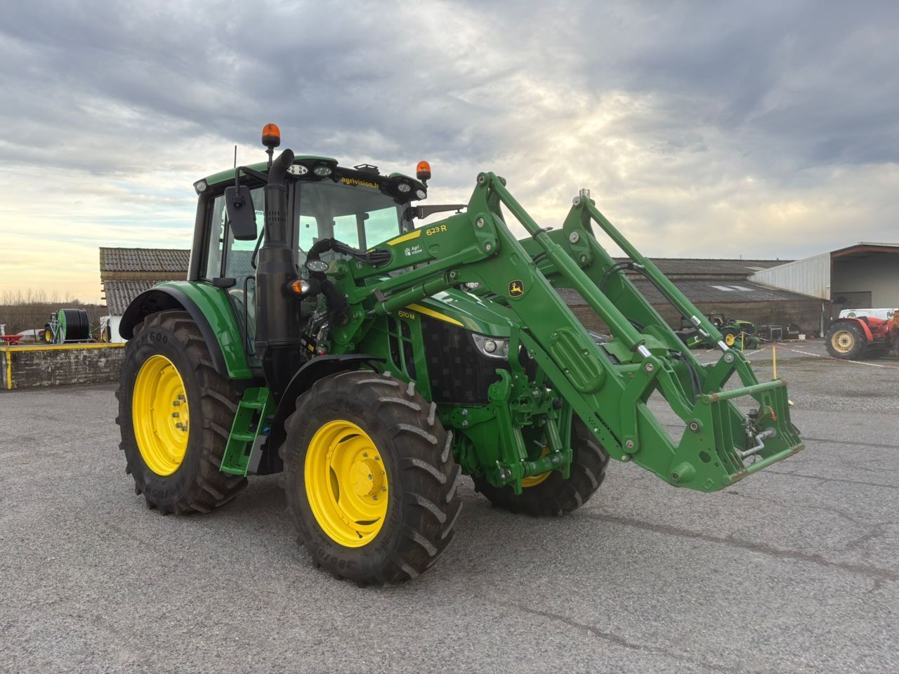 John Deere 6110 M Traktor 90.000 €