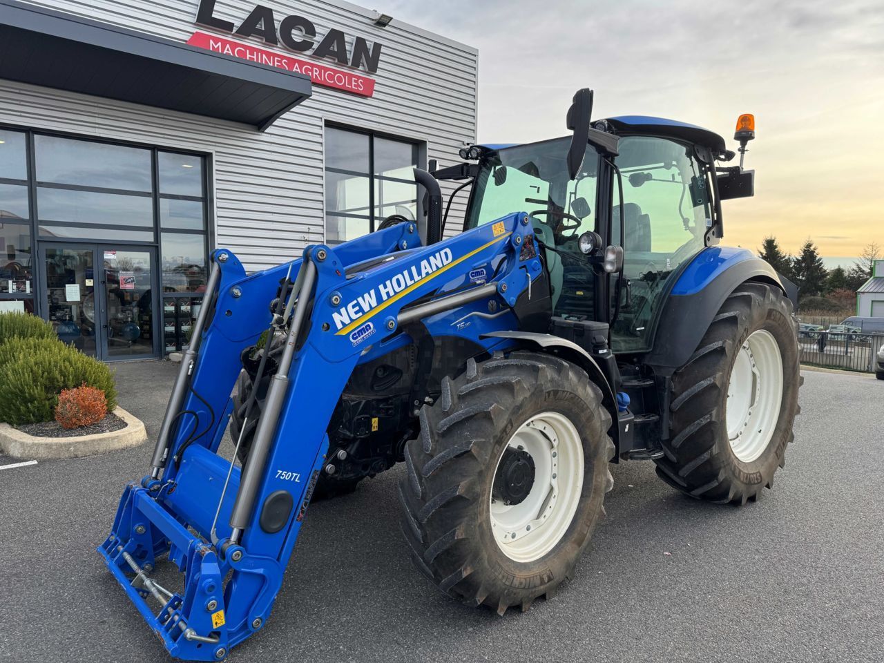 E-FARM: New Holland T5.110 - Tractor - id ZNPRFEL - €79,000 - Year of construction: 2021 - Engine hours: 1,500,Engine power (HP): 110,France