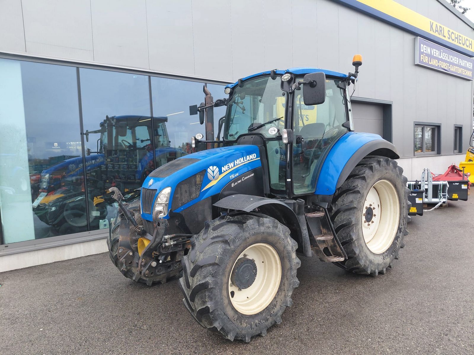 New Holland T5.105 Tractor €46,900