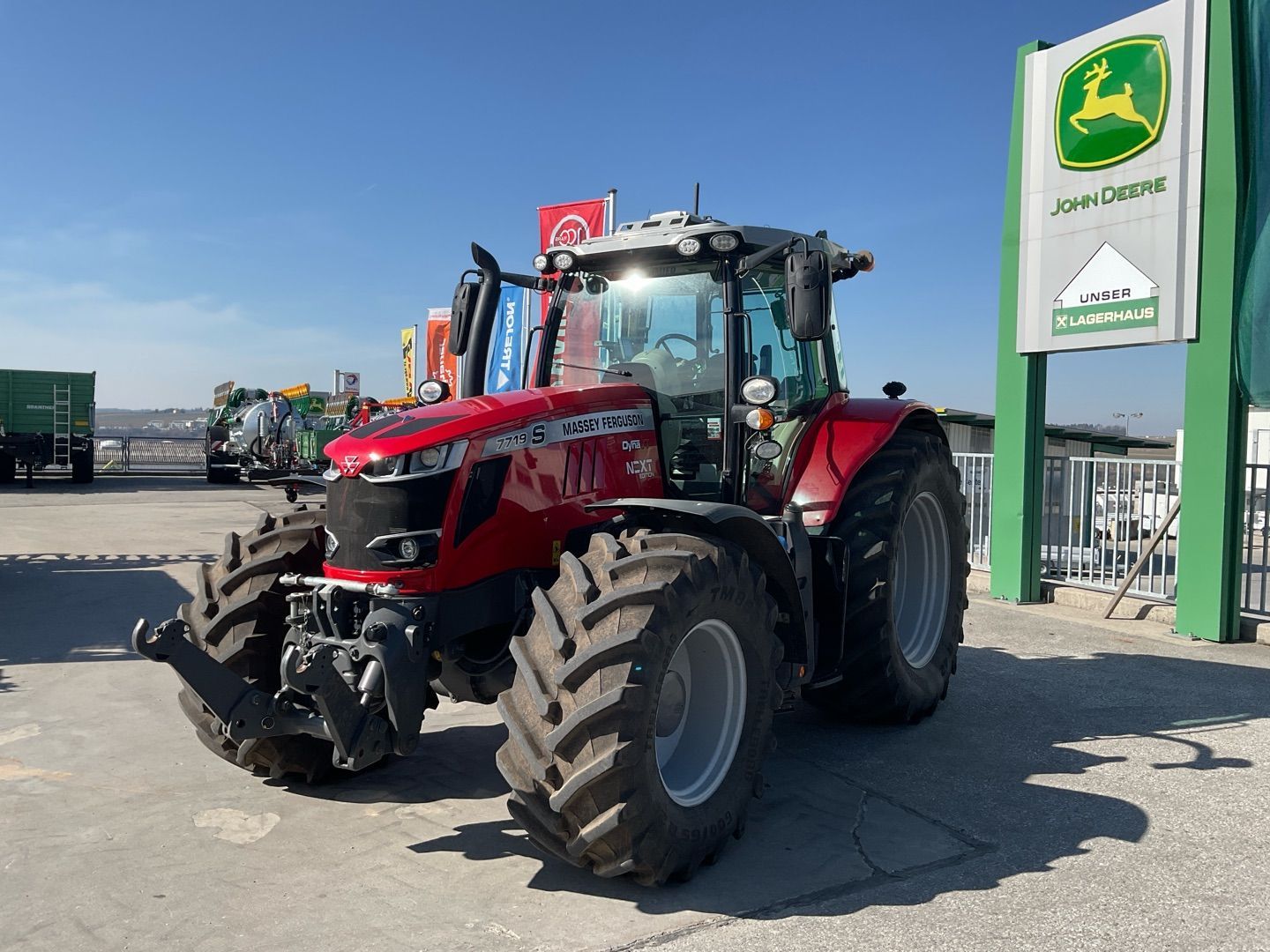 E-FARM: Massey Ferguson 7719S - Traktor - id 2IQPQJJ - 119.583 € - Baujahr: 2021 - Abgelesene Motorstunden: 445,Motorleistung (PS): 190,Österreich