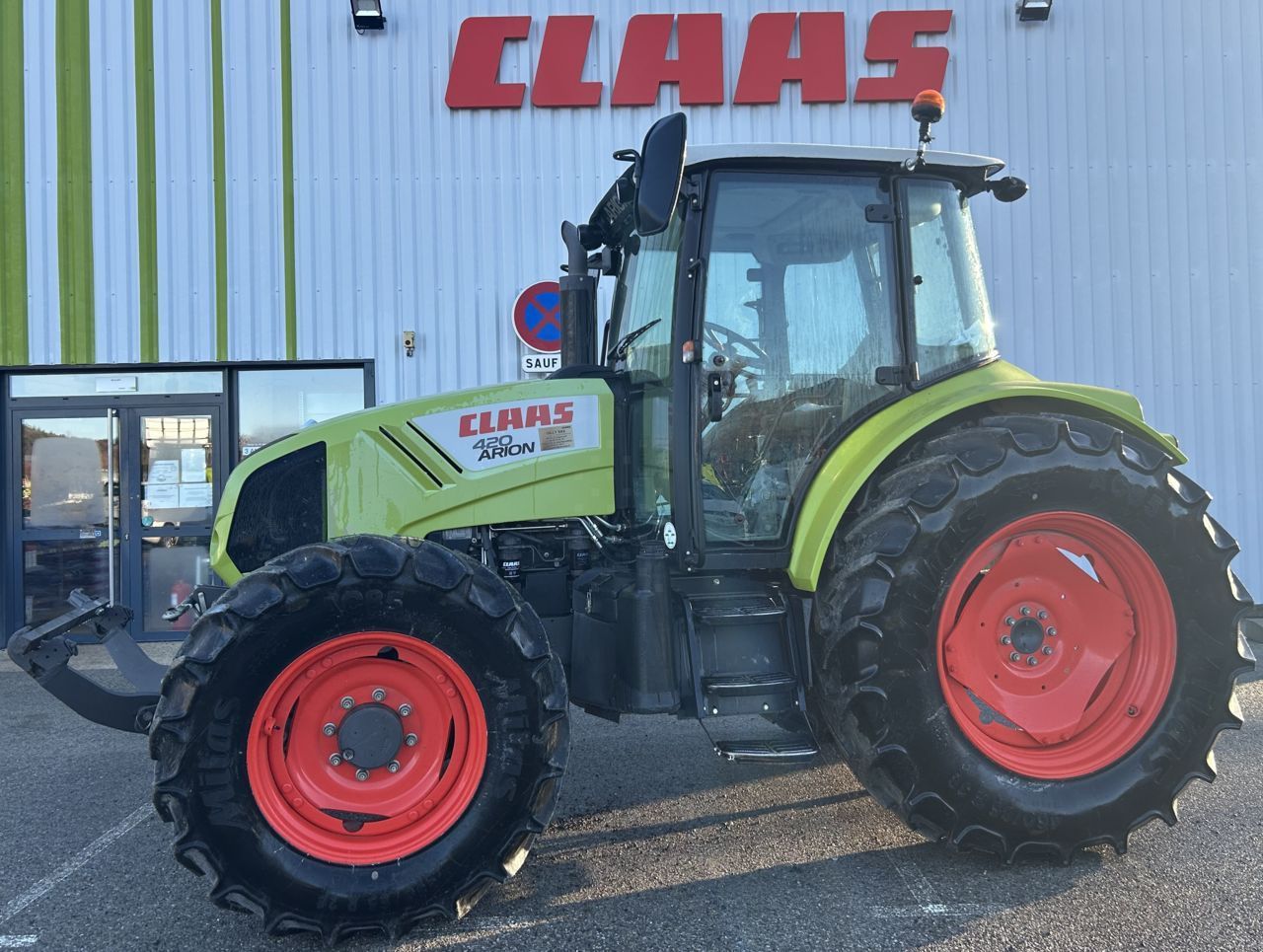 E-FARM: Claas Arion 420 - Traktor - id UR8DFBL - Baujahr: 2013 - Abgelesene Motorstunden: 6.700,Motorleistung (PS): 100,Frankreich