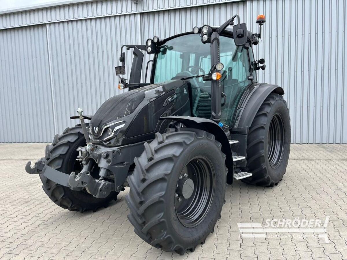 E-FARM: Valtra A135 - Traktor - id IDVHITZ - 78.000 € - Baujahr: 2024 - Abgelesene Motorstunden: 379,Motorleistung (PS): 135,Deutschland