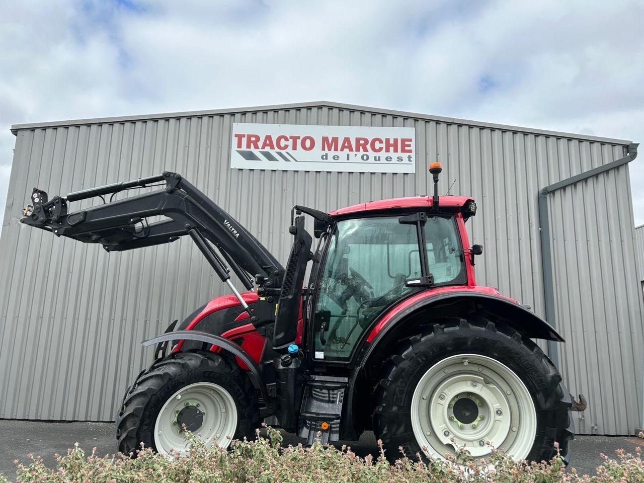 Valtra N 155 Tractor