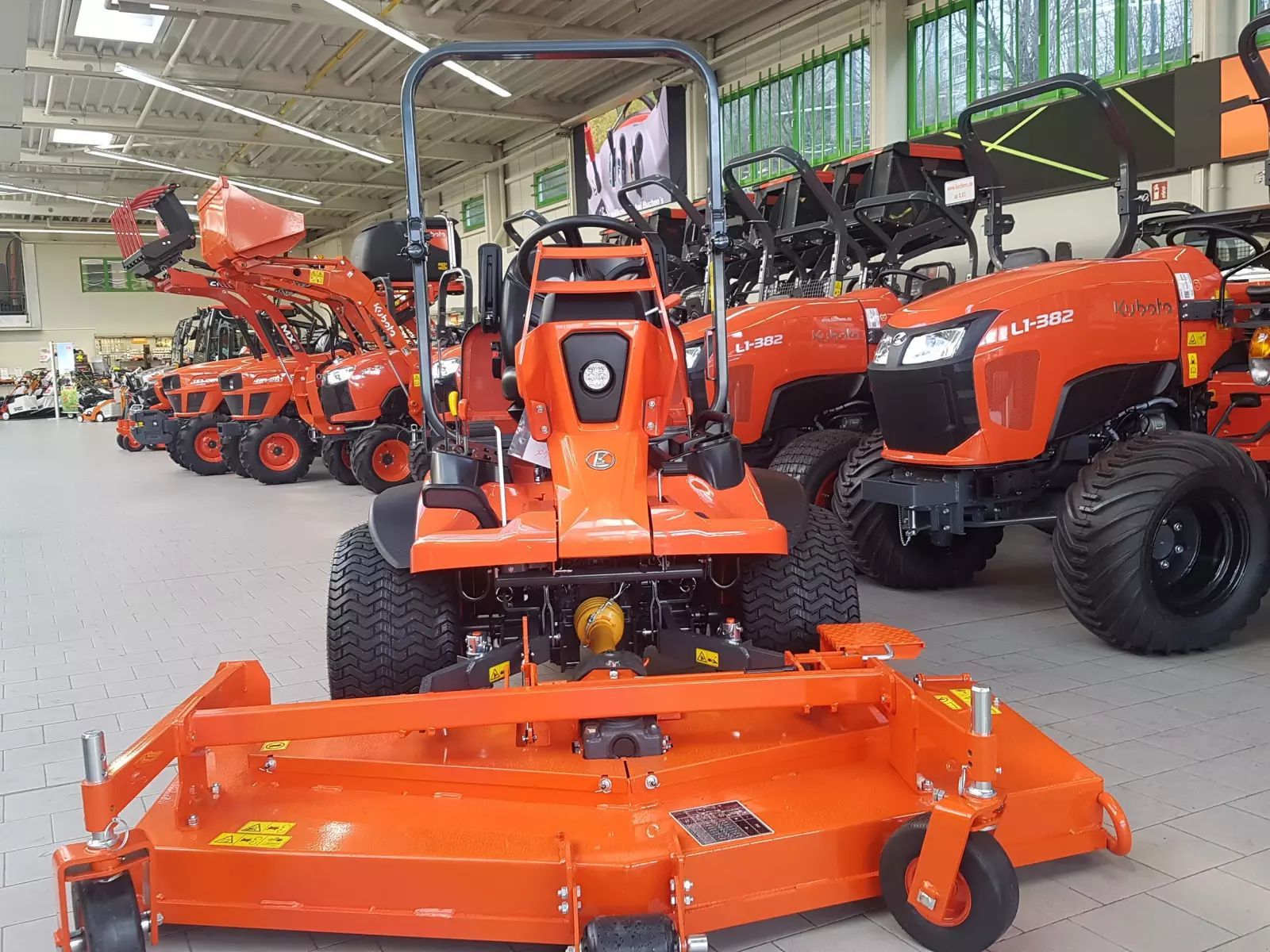 E-FARM: Kubota M4-061 - Lawn mower - id TLNSYRG - €25,800 - Year of construction: 2025 - Germany