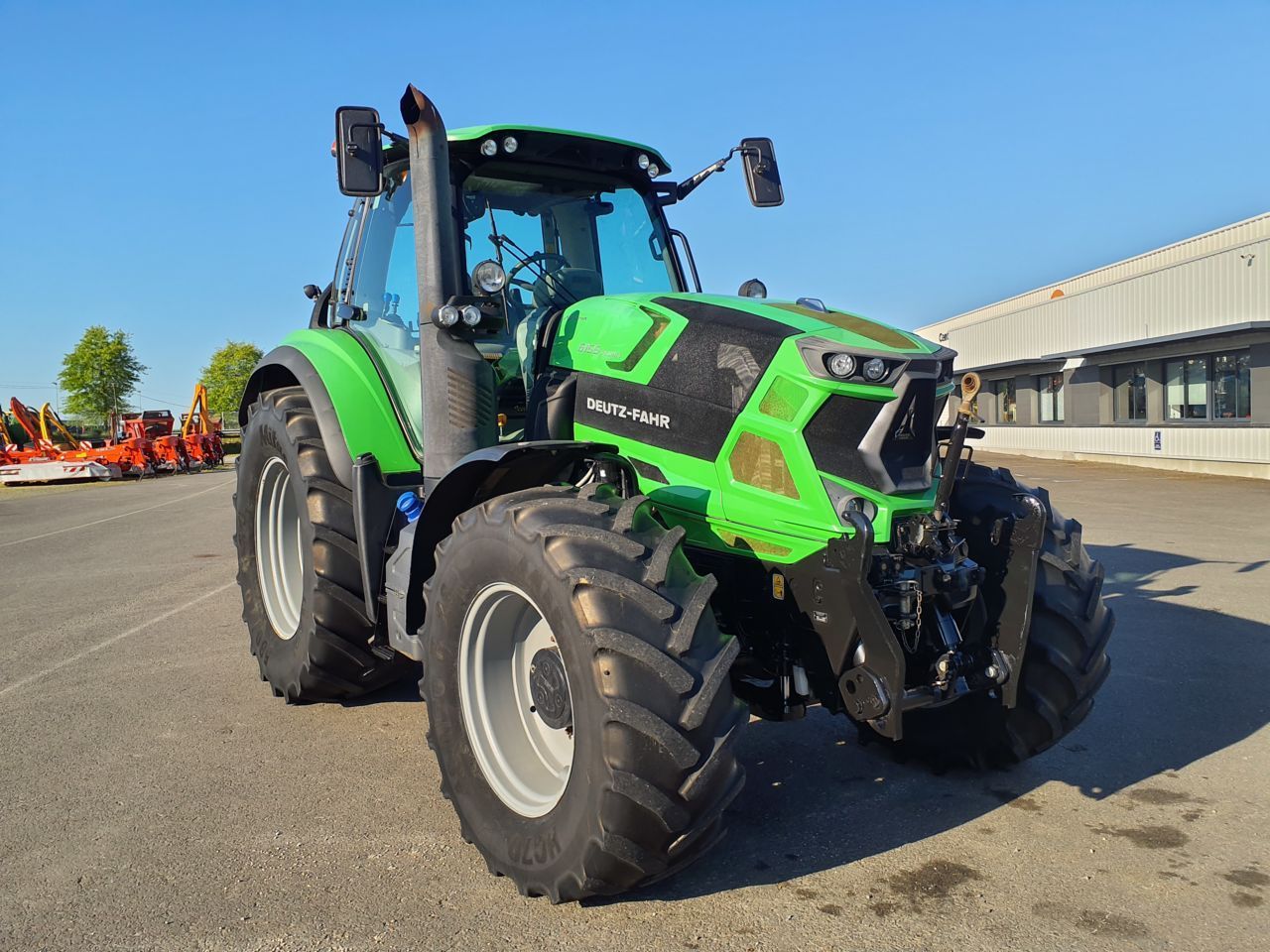 E-FARM: Deutz-Fahr Agrotron 6155 - Tractor - id 4FLDVTB - €54,000 - Year of construction: 2017 - Engine hours: 3,800,Engine power (HP): 155,France