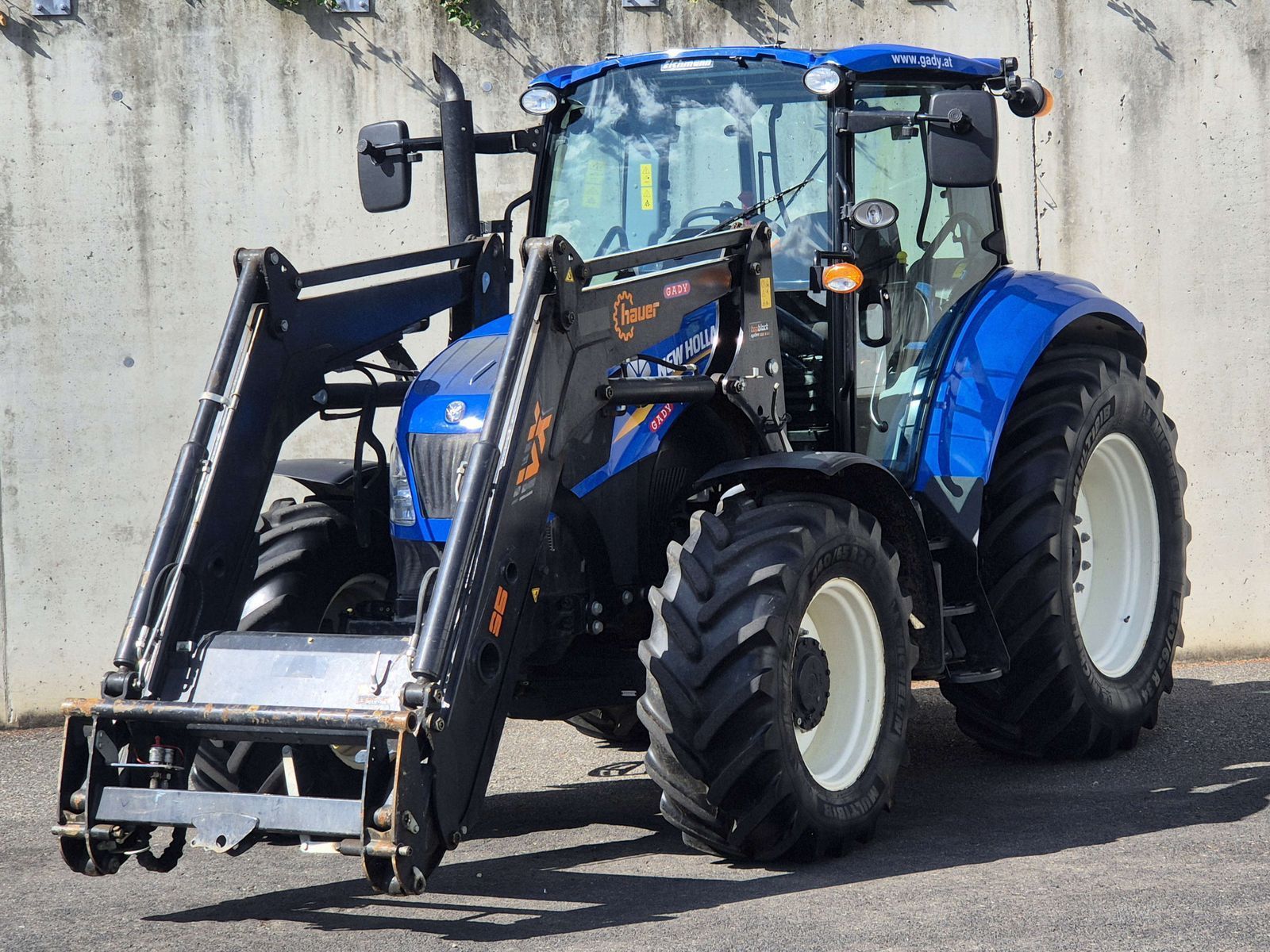New Holland T5.105 Tractor €58,600
