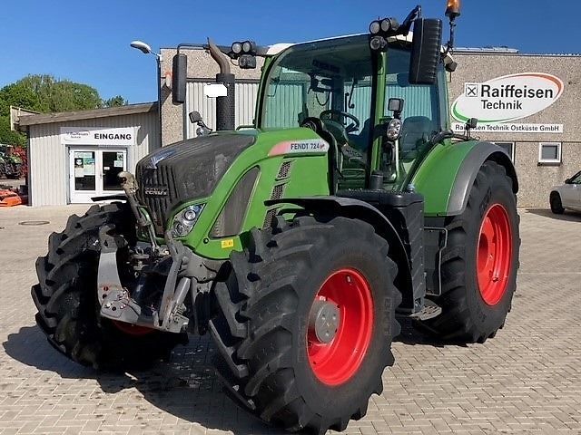 E-FARM: Fendt 724 Vario - Tractor - id 4J7WXQU - €87,000 - Year of construction: 2017 - Engine hours: 7,950,Germany