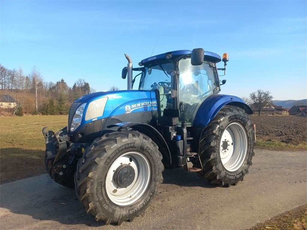 E-FARM: New Holland T7.210 - Traktor - id LKLSEMH - 65.044 € - Baujahr: 2011 - Abgelesene Motorstunden: 7.400,Motorleistung (PS): 212,Österreich