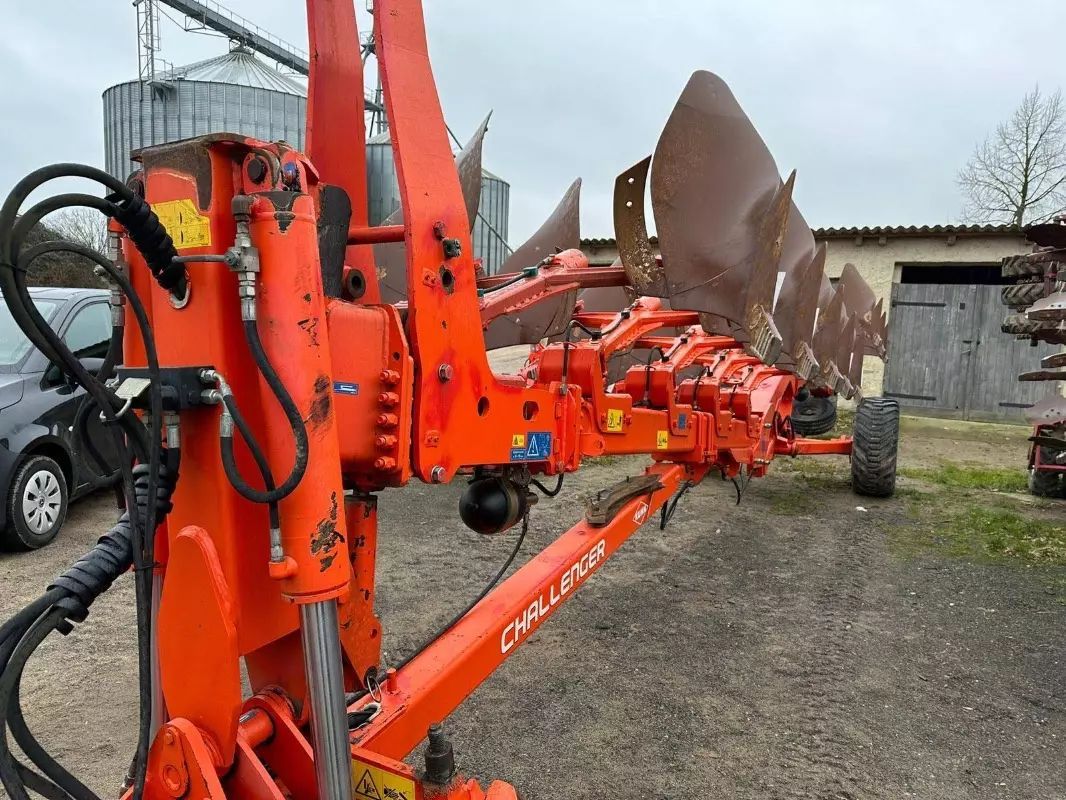 E-FARM: Kuhn challanger chg8h53 8-schar - Charrue - id FLD7U6P - 15 500 € - Année: 2013 - Allemagne