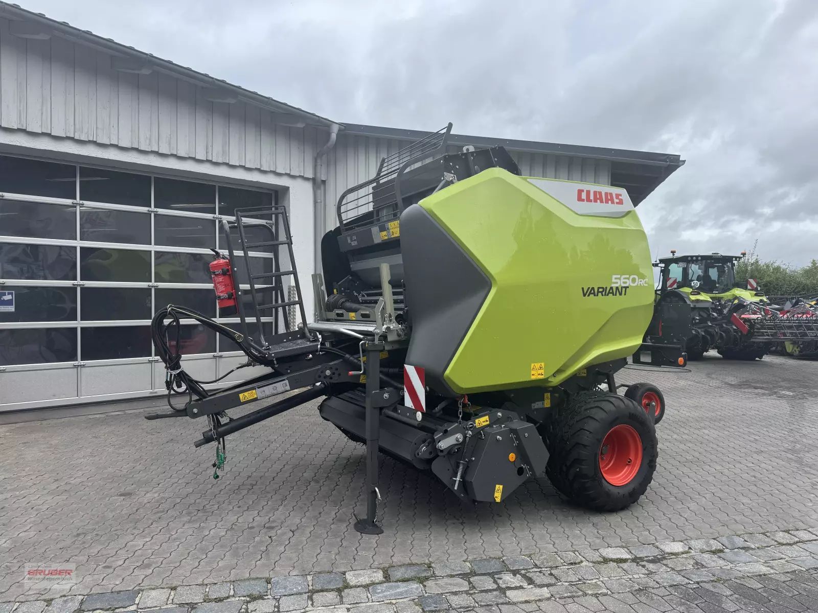 E-FARM: Claas Variant 560 RC Pro - Baler - id 4JMWGAA - €37,650 - Year of construction: 2023 - Germany