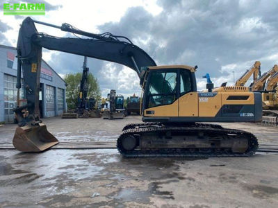 E-FARM: VOLVO ec220 dl **bj2013 *10000/ new engine / new uc - Crawler excavator - id MMH1FZW - €52,900 - Year of construction: 2013 - Germany