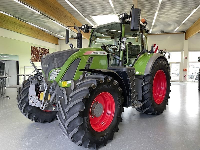 Fendt 724 Vario Profi Plus Tractor €118,487