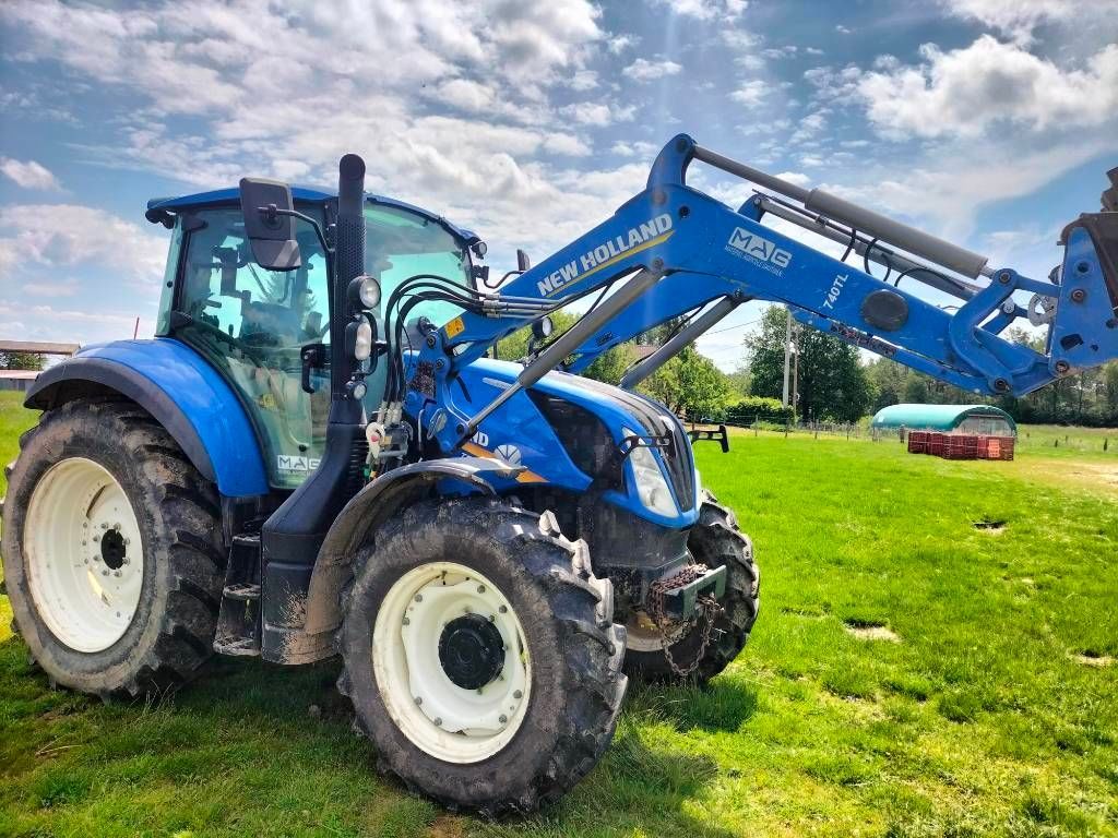 E-FARM: New Holland T5.110 EC - Трактор - id GBAD1GA - 49 000 € - Година на построяване: 2020 - Работни часове на двигателя: 3700,Мощност на двигателя (HP): 110,Франция
