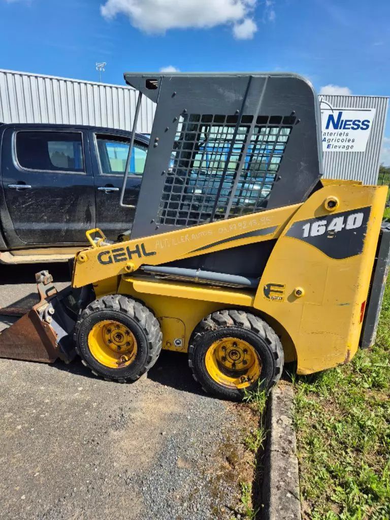E-FARM: Gehl 1640 - Cargador de ruedas Tele - id 5D2VLZ8 - 12.000 € - Año: 2010 - Francia