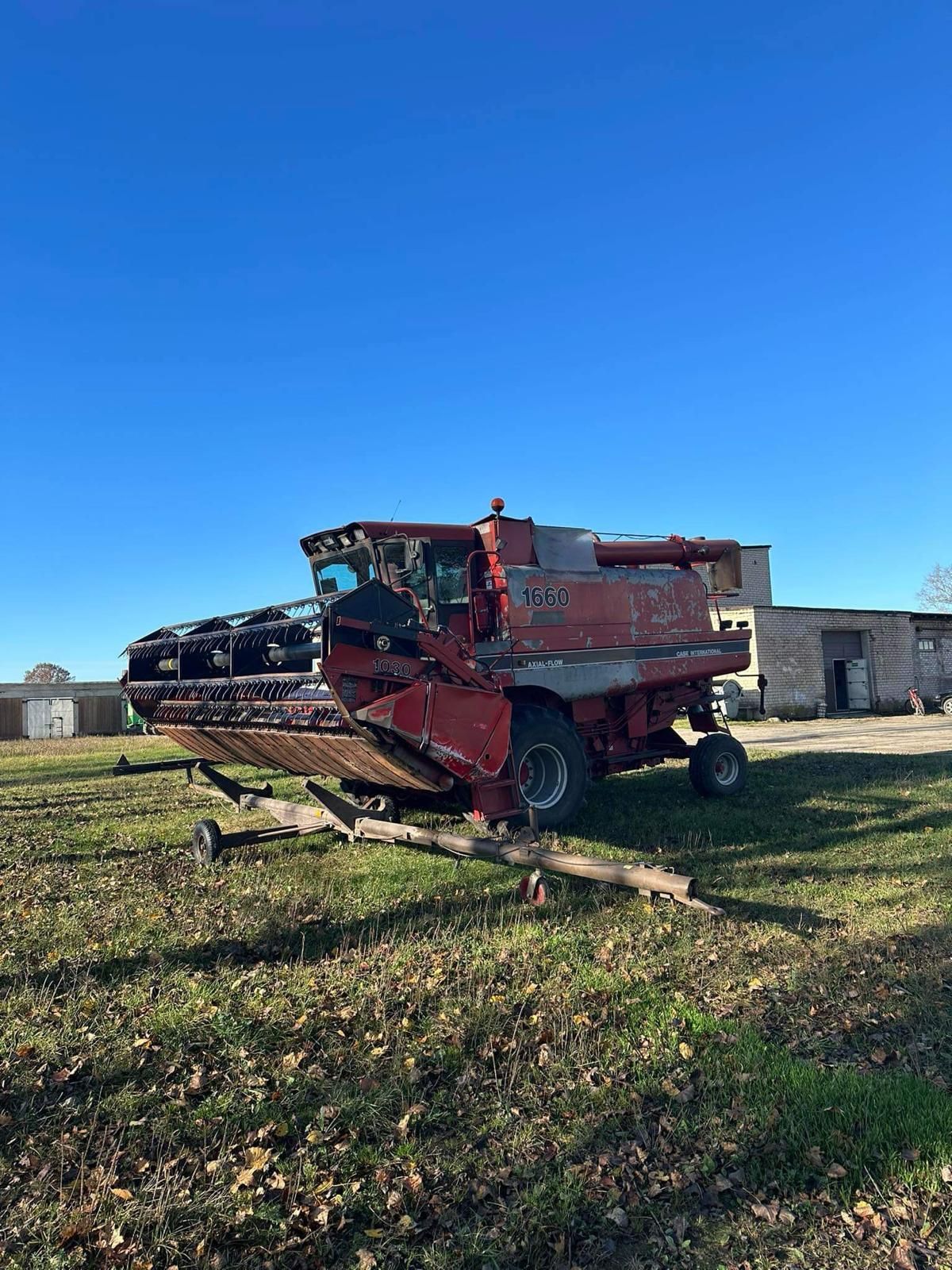 E-FARM: Case IH 1660 - Moissoneuse-batteuse - id AKKF2HV - 10 500 € - Année: 1989 - Lecture du nombre d'heure: 5 807,Puissance du moteur (chevaux): 190,Lituanie