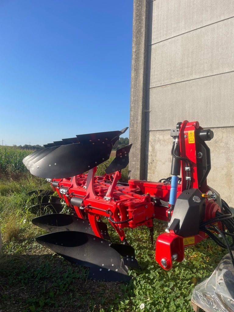 GREGOIRE BESSON rover 60 Plough €35,000