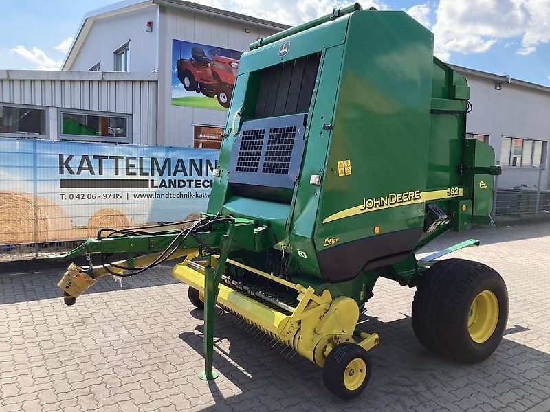 E-FARM: John Deere 592 - Πρέσσα - id L3EIGGF - 11.950 € - Χρονία: 2003 - Συνολικός αριθμός παραχθέντων δεμάτων: 19.726,Γερμανία