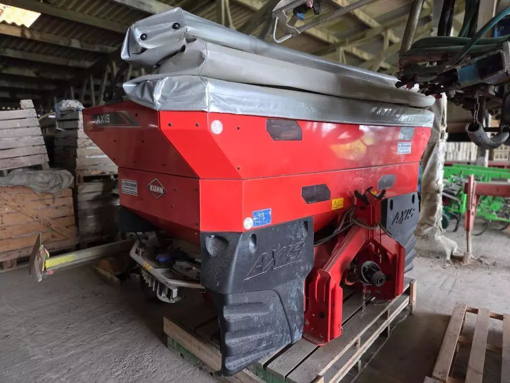 Kuhn axis 40.2 m-emc w v8 Fertiliser spreader €17,300