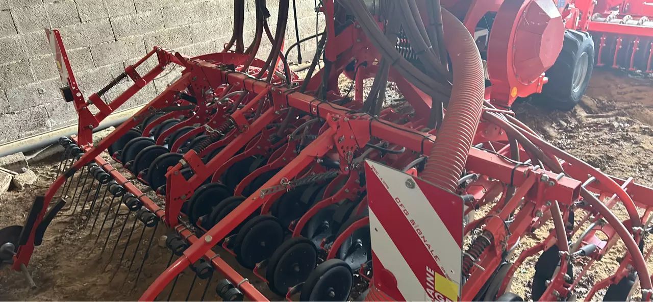 E-FARM: Kuhn btf 4000 - Siewnik bezpośredni - id EXNGJEM - 15 000 € - Rok produkcji: 2013 - Francja