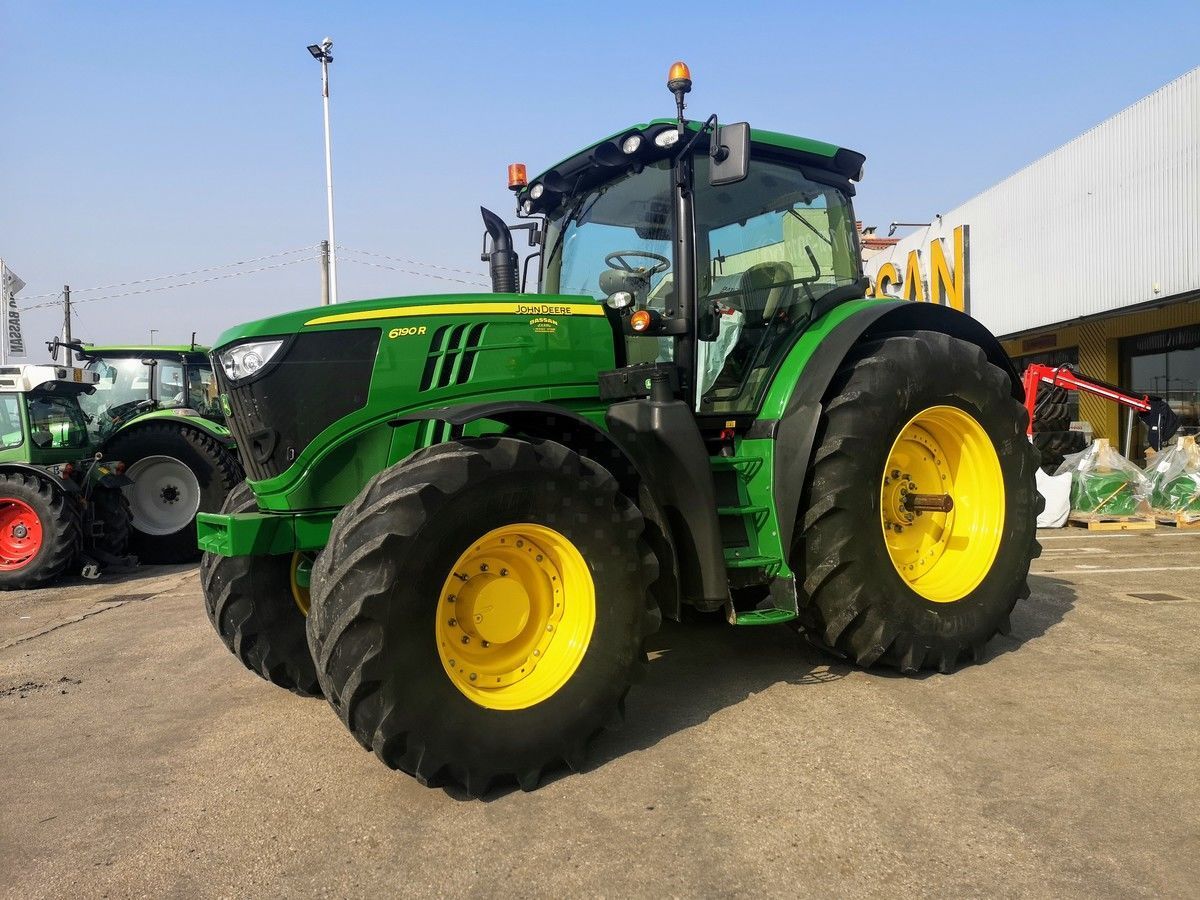 E-FARM: John Deere 6190 R - Traktor - id ZKYCTYL - 85.000 € - Baujahr: 2012 - Abgelesene Motorstunden: 6.300,Motorleistung (PS): 227,Italien