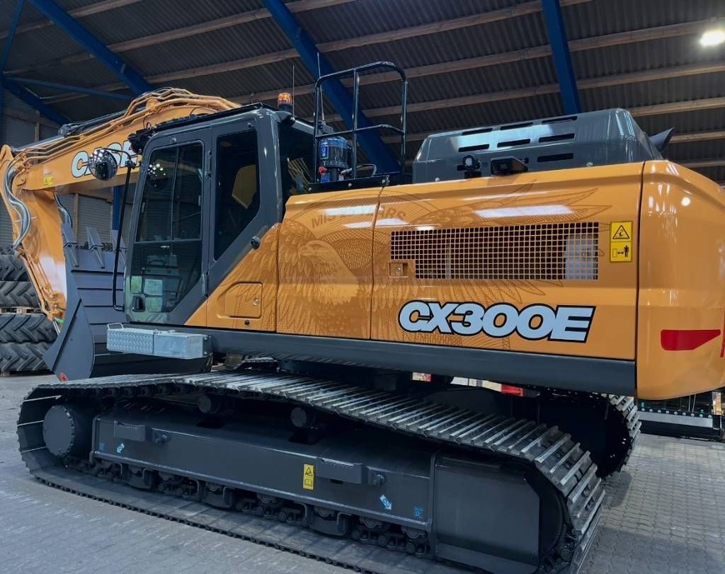 Case IH Optum 300 Crawler excavator