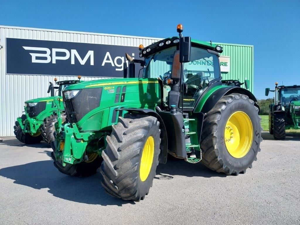 E-FARM: John Deere 6250R - Tractor - id QNRPW6V - €132,000 - Year of construction: 2019 - Engine hours: 3,104,Engine power (HP): 250,France