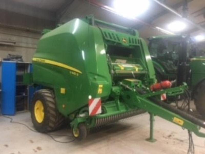 John Deere V461R baler €45,314