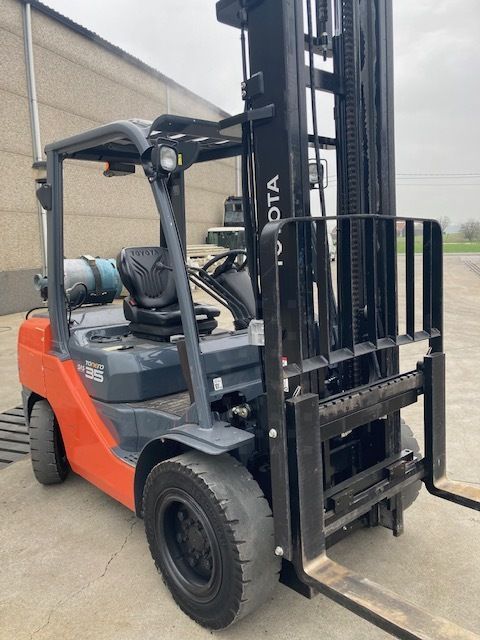 TOYOTA 02-8fgjf35 Gabelstapler 19.500 €