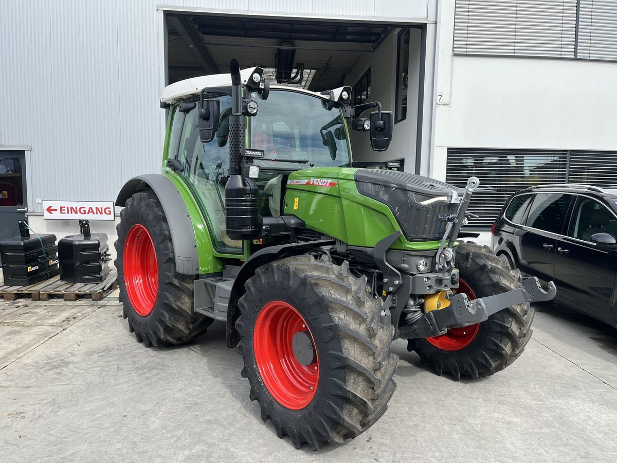 E-FARM: Fendt 211 Vario - Трактор - id XAHZCL8 - Година на построяване: 2023 - Работни часове на двигателя: 103,Мощност на двигателя (HP): 114,Австрия