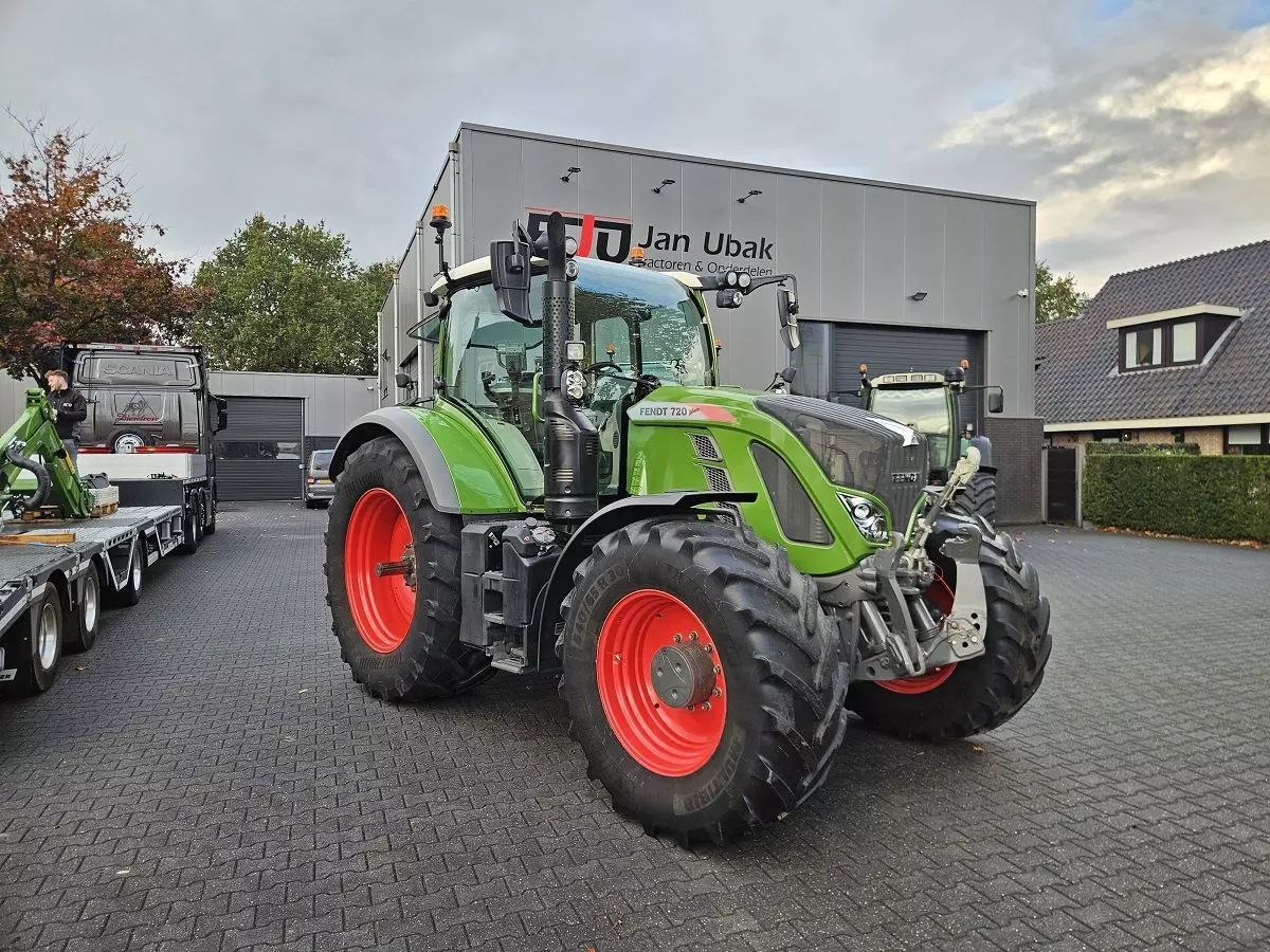 Fendt 718 Vario Power Tractor €79,500