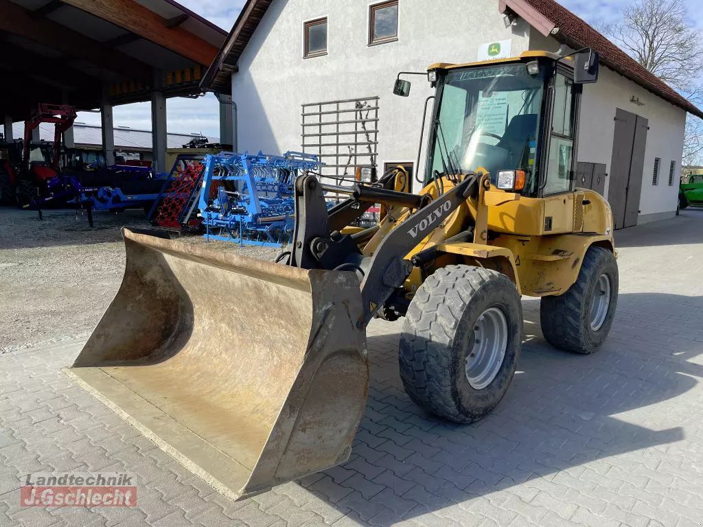 E-FARM: VOLVO l 30b pro - Chargeuse sur pneus - id CM6THFQ - 34 300 € - Année: 2009 - Lecture du nombre d'heure: 3 423,Puissance du moteur (chevaux): 71,Allemagne