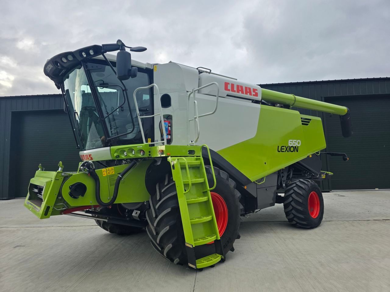 E-FARM: Claas Lexion 650 - Moissoneuse-batteuse - id RWGAYL3 - Année: 2019 - Lecture du nombre d'heure: 1 210,Royaume-Uni