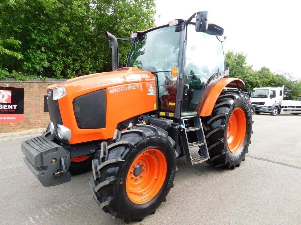 E-FARM: Kubota m105 gx-111 - Tracteur - id 3MVFXXL - 37 102 € - Année: 2017 - Lecture du nombre d'heure: 4 124,Puissance du moteur (chevaux): 105,Royaume-Uni