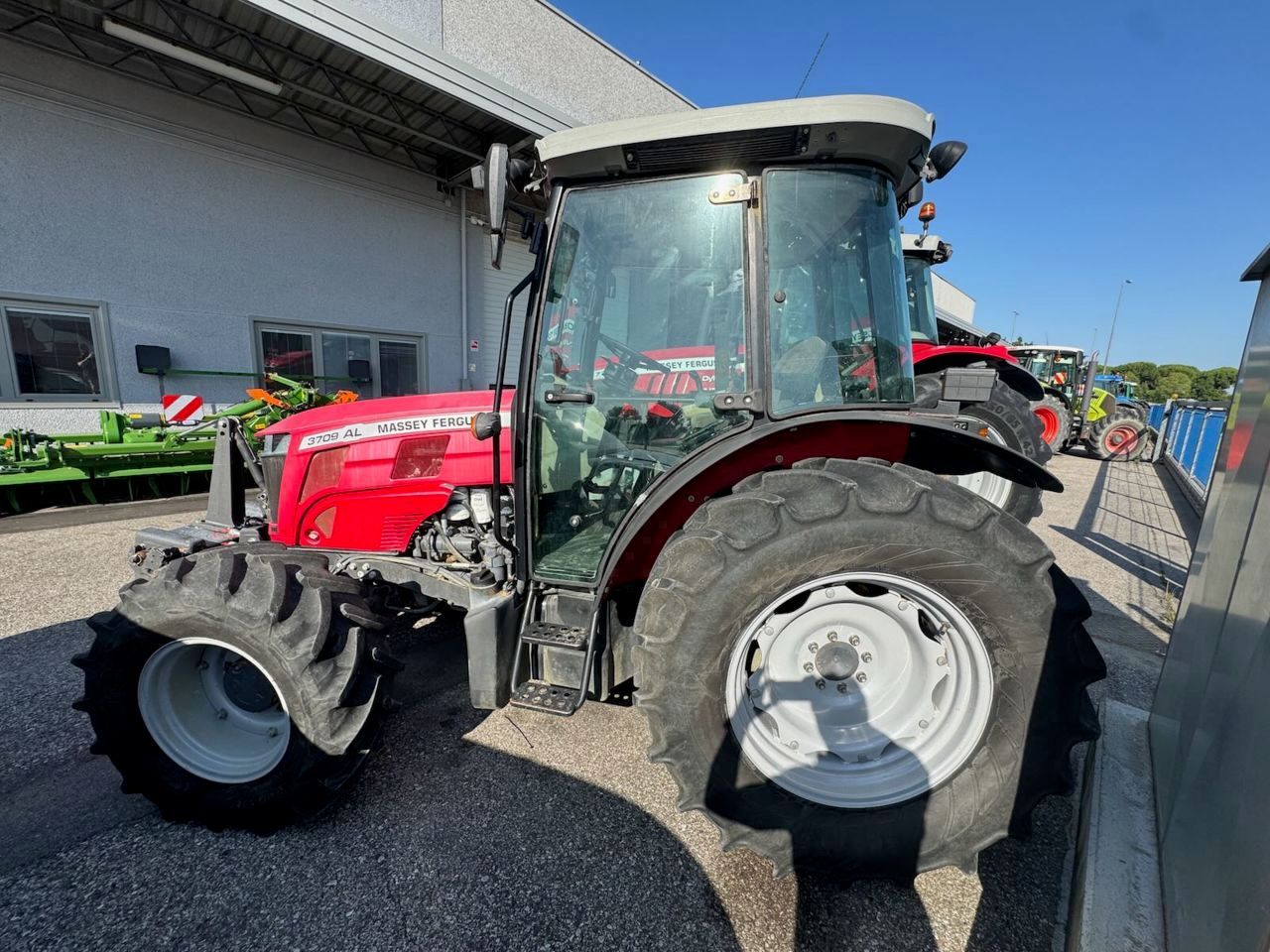 E-FARM: Massey Ferguson 3709AL - Tracteur - id 3IFDLQ4 - 36 000 € - Année: 2020 - Lecture du nombre d'heure: 3 105,Puissance du moteur (chevaux): 99,Italie