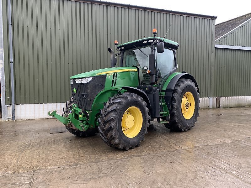 E-FARM: John Deere 7230 R - Traktor - id GZWCYJT - 72.234 € - Baujahr: 2016 - Abgelesene Motorstunden: 8.122,Motorleistung (PS): 221,Vereinigtes Königreich