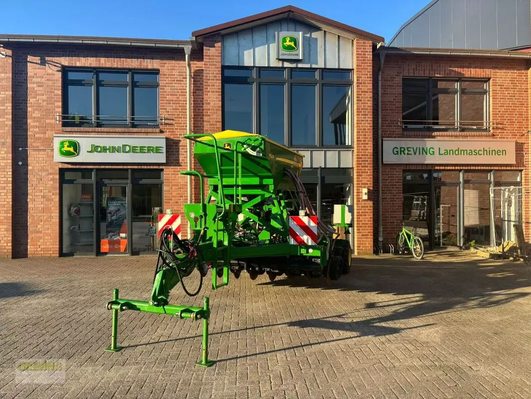 E-FARM: John Deere 750A - Siewnik do użytków zielonych - id YFAQPIU - 59 500 € - Rok produkcji: 2023 - Niemcy