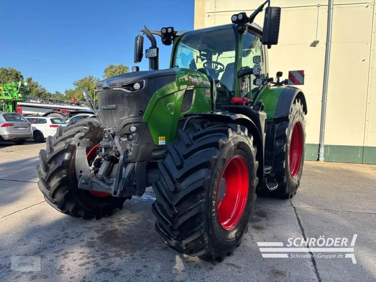 Fendt 724 Vario Tractor €208,885