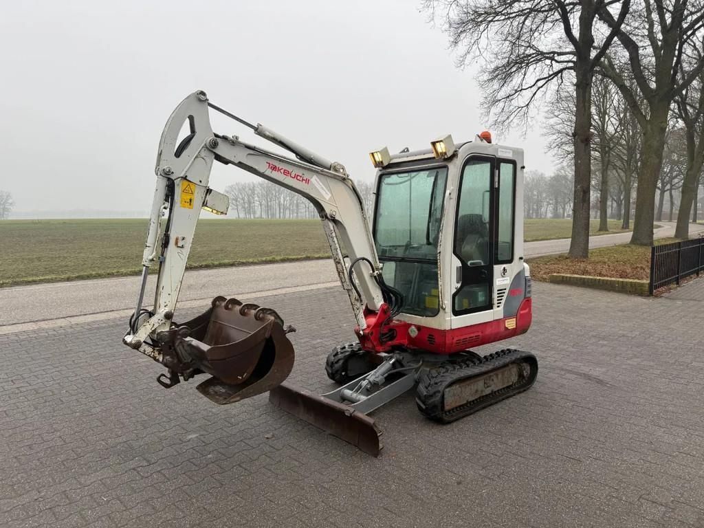 Takeuchi tb219 minigraver Mini-pelle 13 950 €