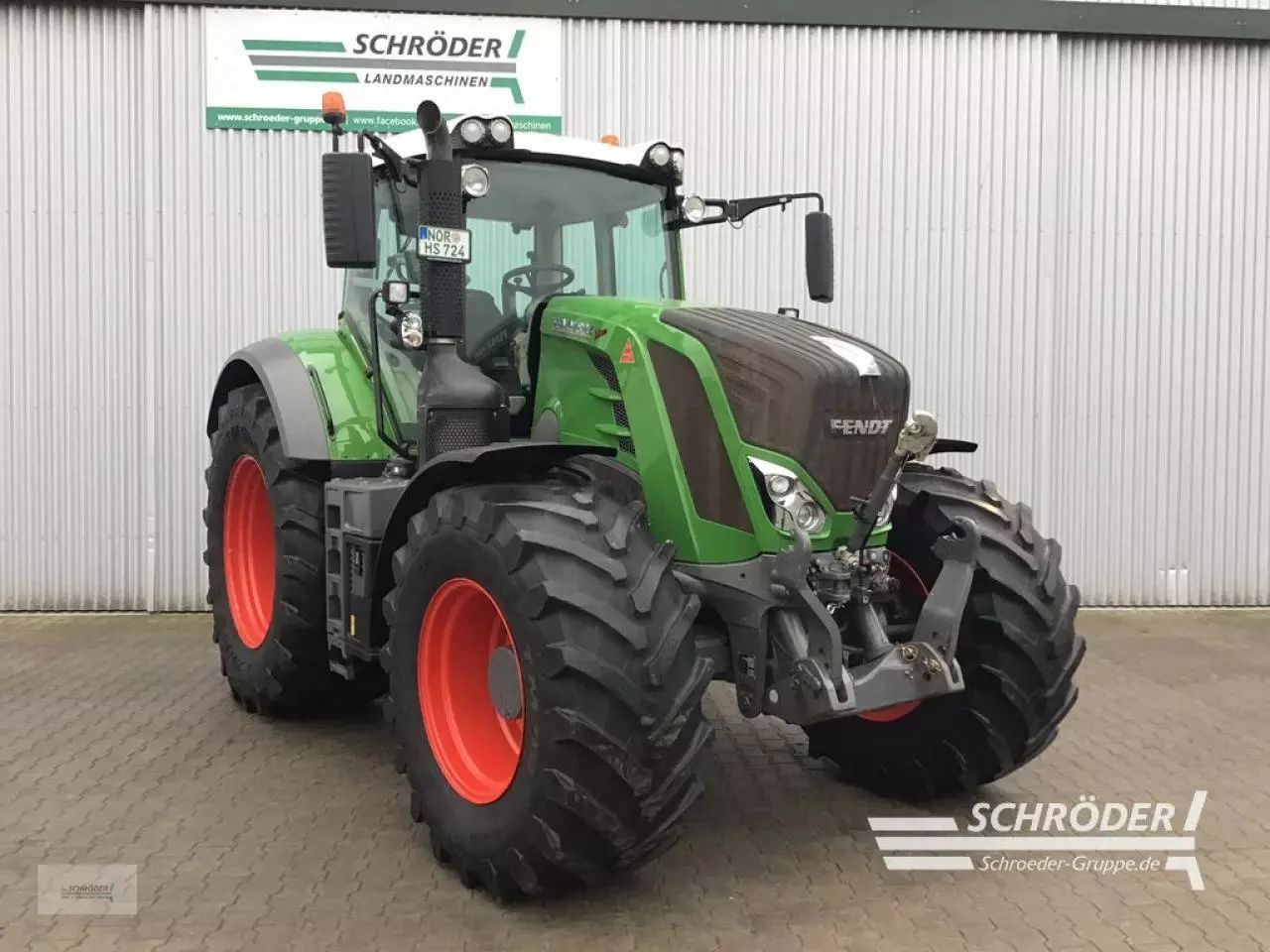 E-FARM: Fendt 824 Vario Profi+ - Traktor - id SRHZYSD - 96.885 € - Baujahr: 2017 - Abgelesene Motorstunden: 5.397,Motorleistung (PS): 246,Deutschland