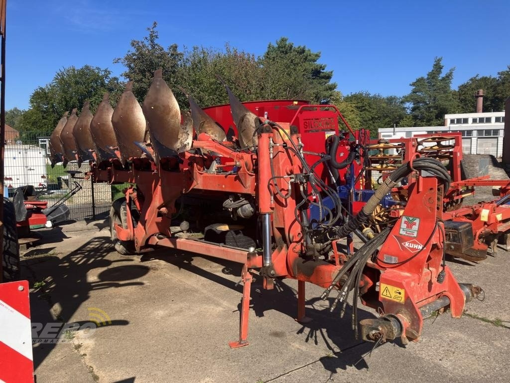 Kuhn j9054 vari timer plough €15,000