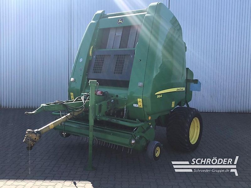 E-FARM: John Deere 864 - Presse à balles - id PM1BDIF - 15 885 € - Année: 2012 - Balles produites: 24 927,Allemagne