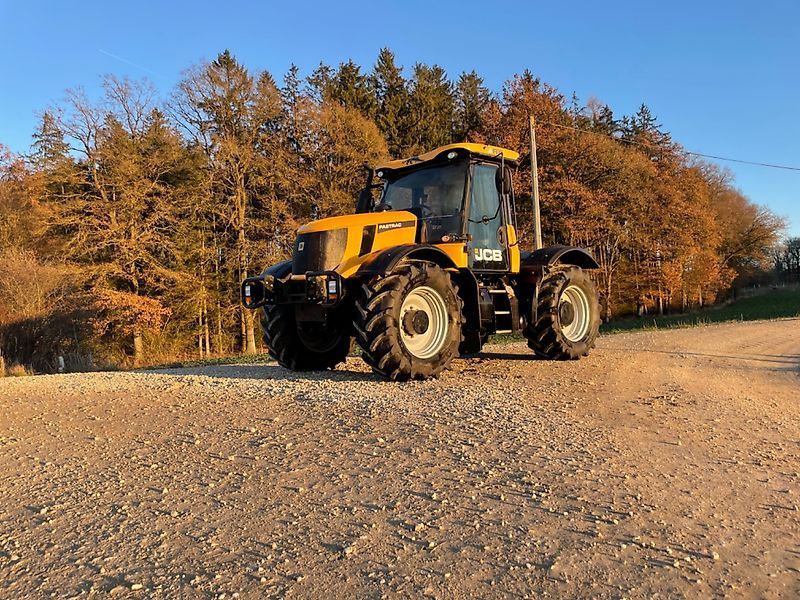 E-FARM: JCB fastrac 3200 - Tractor - id UV9MM5Q - €49,000 - Year of construction: 2010 - Engine hours: 7,960,Engine power (HP): 204,Germany