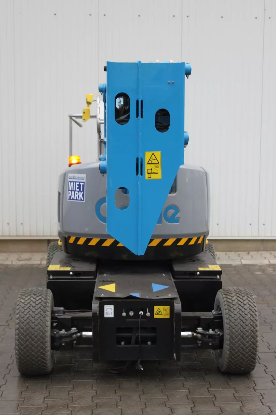 Genie articulated telescopic boom lift Self propelled platform €24,900