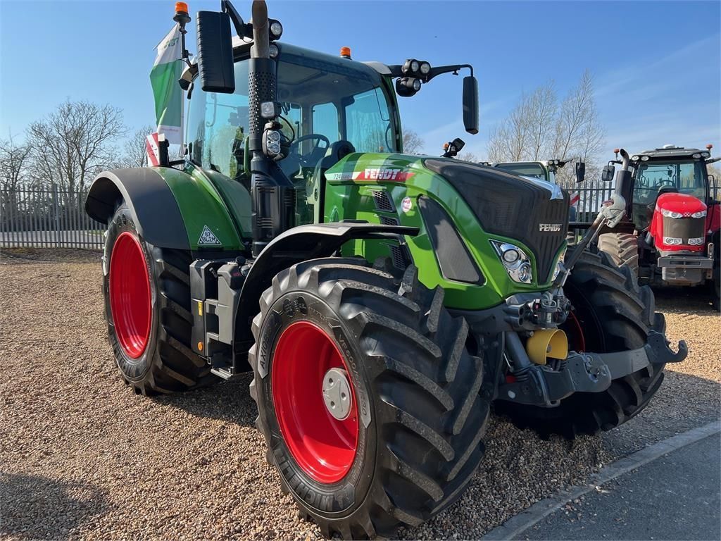 Fendt 724 Vario Tractor 161.611 EUR