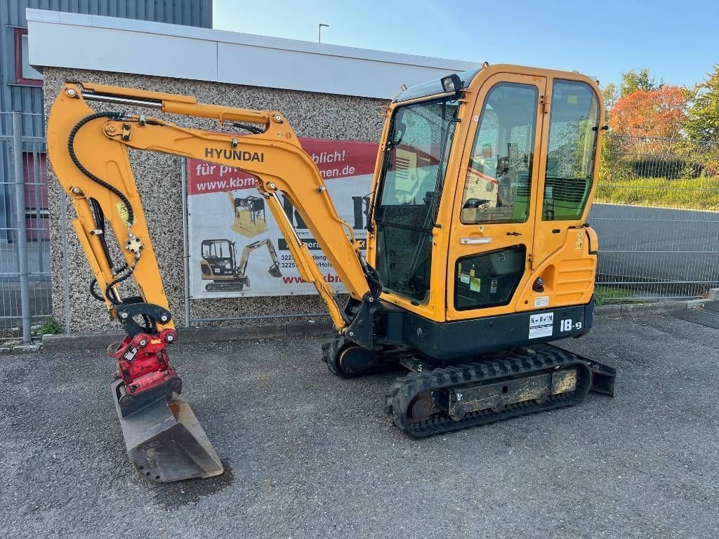 HYUNDAI r18-9 Mini excavator €16,500