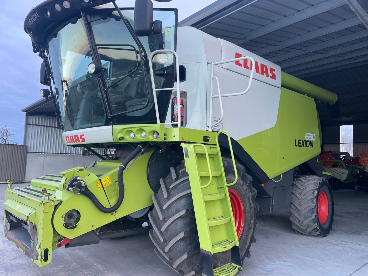 E-FARM: Claas Lexion 630 - Moissoneuse-batteuse - id DMEQC29 - 129 000 € - Année: 2015 - Lecture du nombre d'heure: 3 800,France