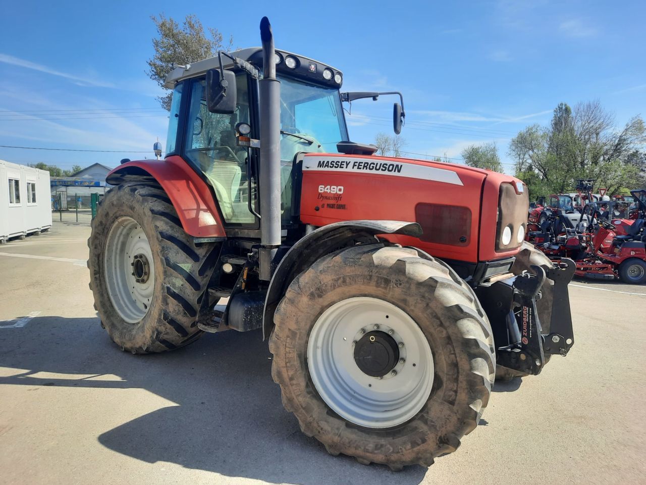 E-FARM: Massey Ferguson 6490 - Traktor - id HG3WQAQ - 31.000 € - Baujahr: 2004 - Abgelesene Motorstunden: 8.055,Motorleistung (PS): 170,Frankreich