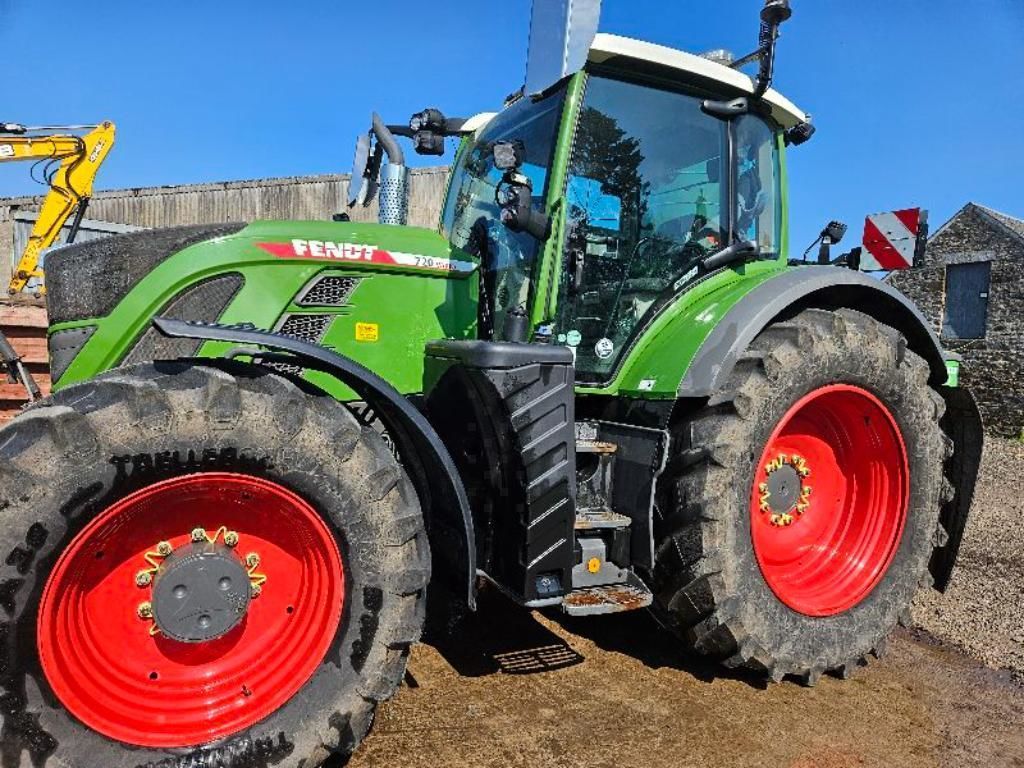 E-FARM: Fendt 720 Vario - Tracteur - id EGNAPBW - 152 179 € - Année: 2023 - Lecture du nombre d'heure: 2 100,Royaume-Uni