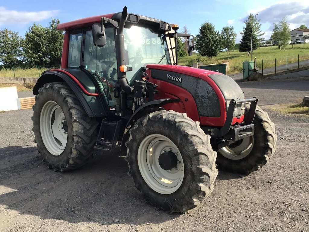 Valtra N 101 HiTech tractor €30,000